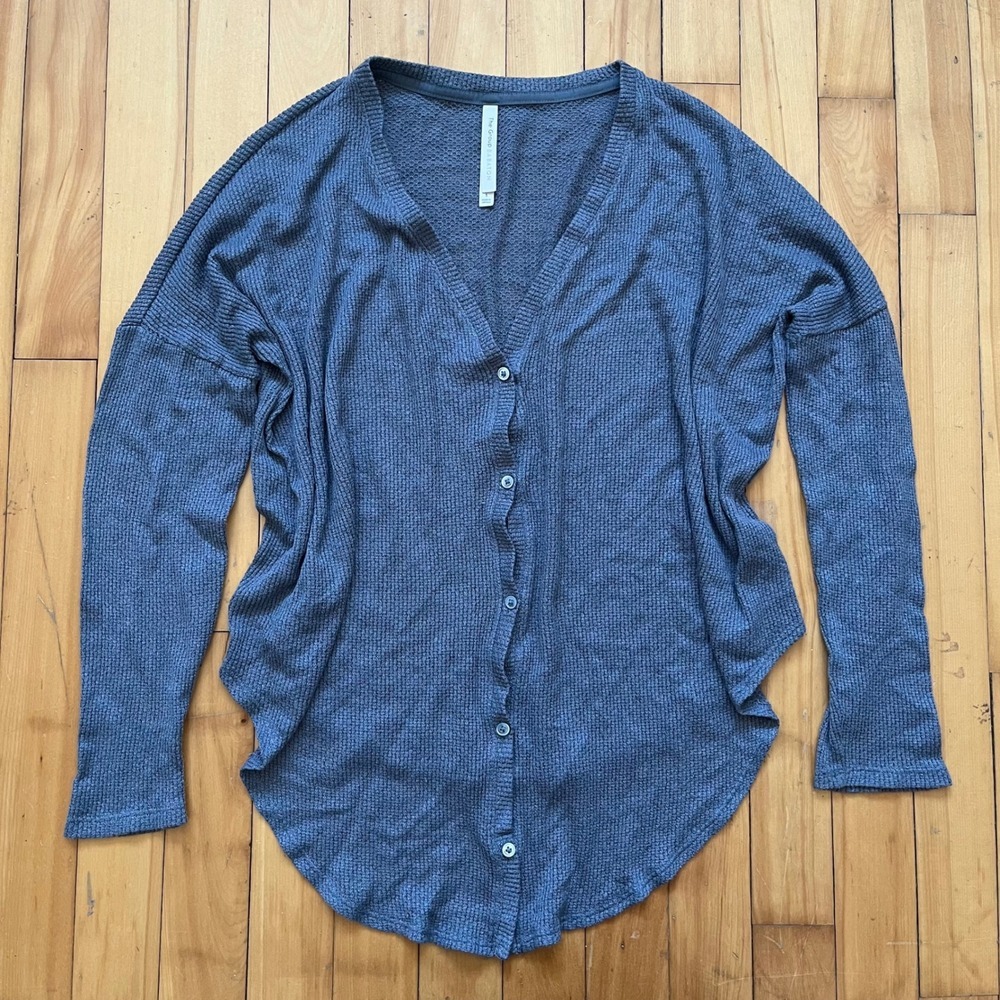 The Group Babaton Waffle Knit V Neck Button Up Long Sleeve Top Gray Size S